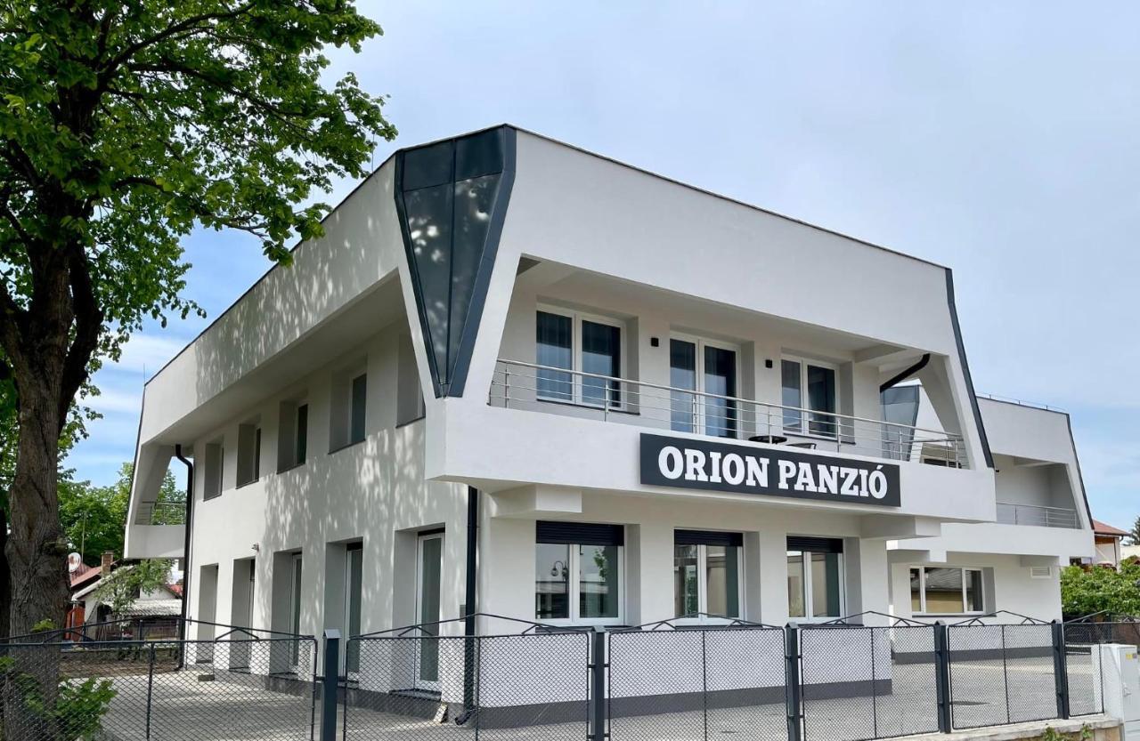 לינה וארוחת בוקר Hajdúszoboszló Orion Panzio מראה חיצוני תמונה