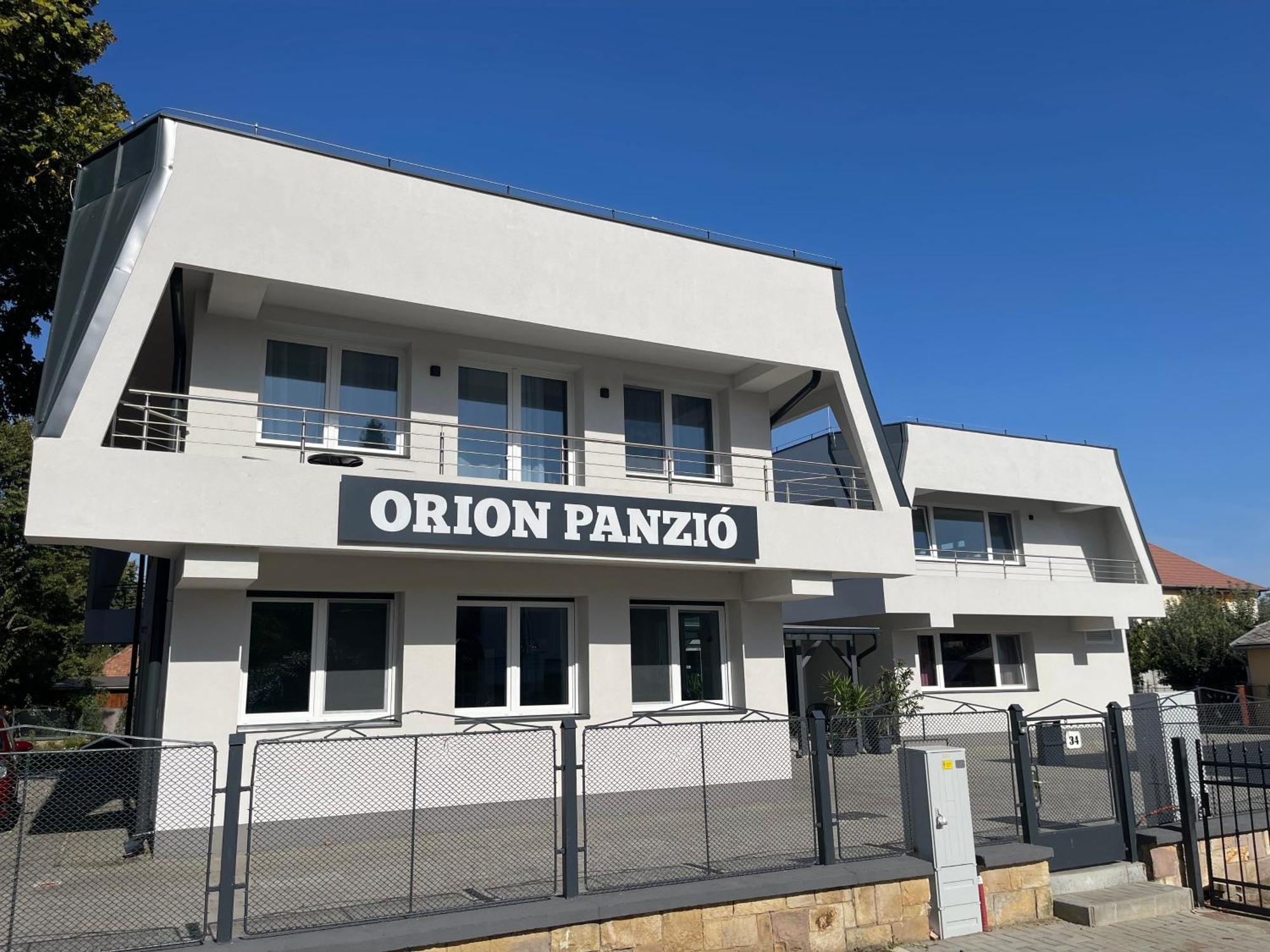 לינה וארוחת בוקר Hajdúszoboszló Orion Panzio מראה חיצוני תמונה