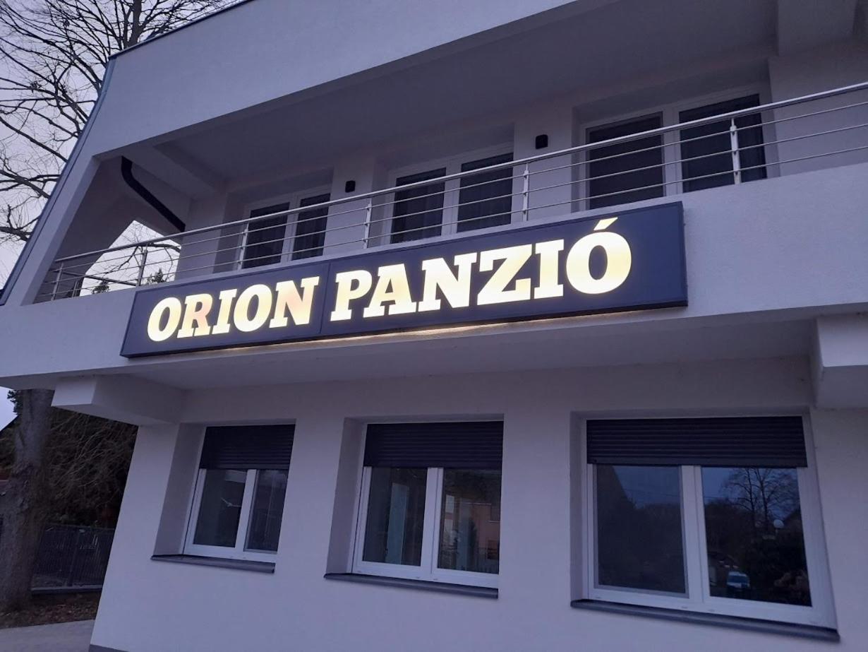 לינה וארוחת בוקר Hajdúszoboszló Orion Panzio מראה חיצוני תמונה